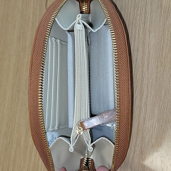 Elizabeth and James Wristlet - Picture 3 of 7